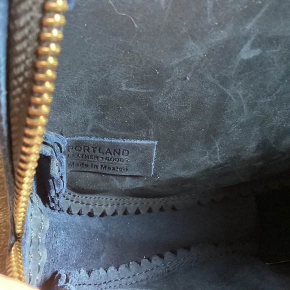 Portland Leather Goods Large Deep Water Blue Circle Crossbody Handbag - Picture 7 of 10